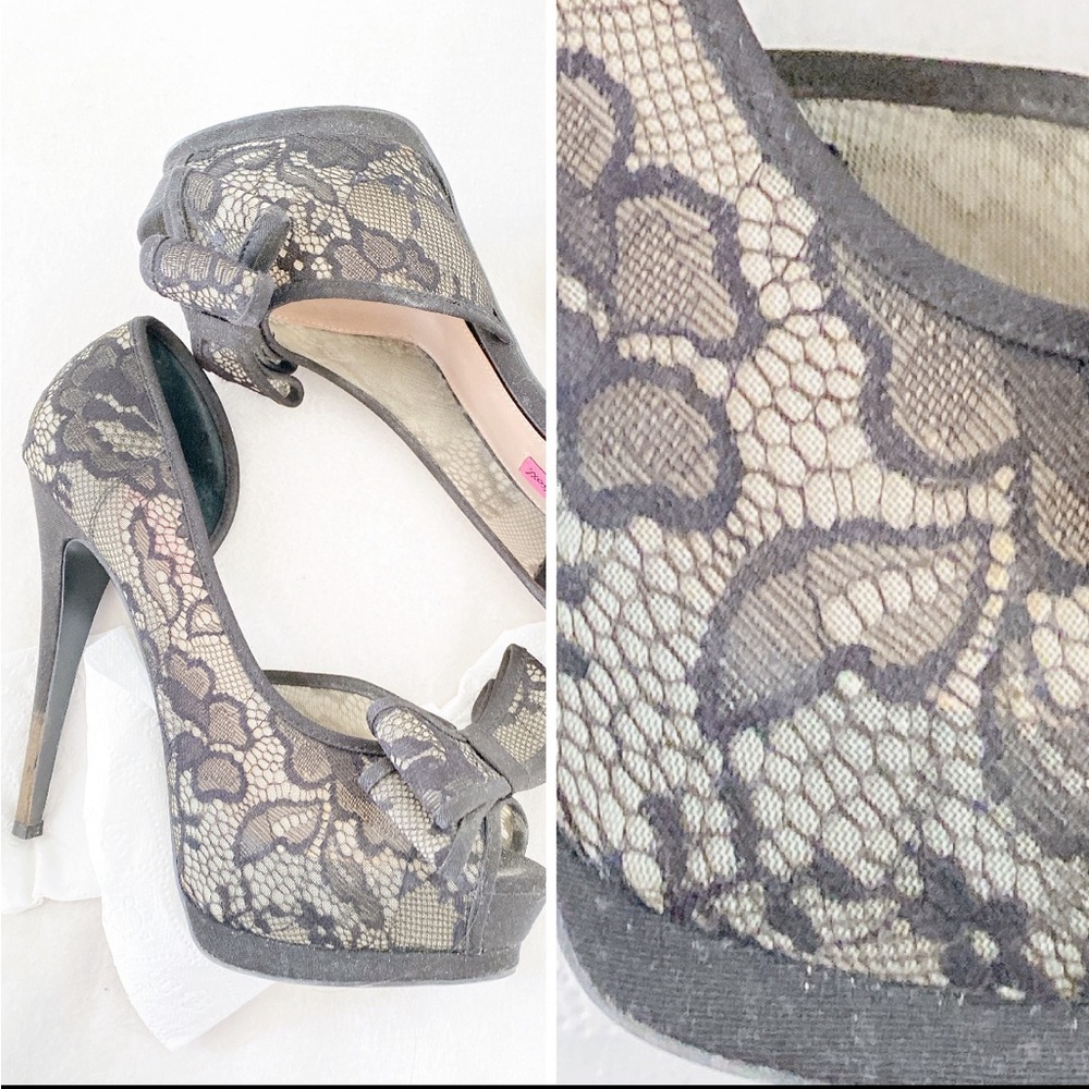SEXY BOW BLACK LACE NUDE BETSY JOHNSON HEELS SIZE 9